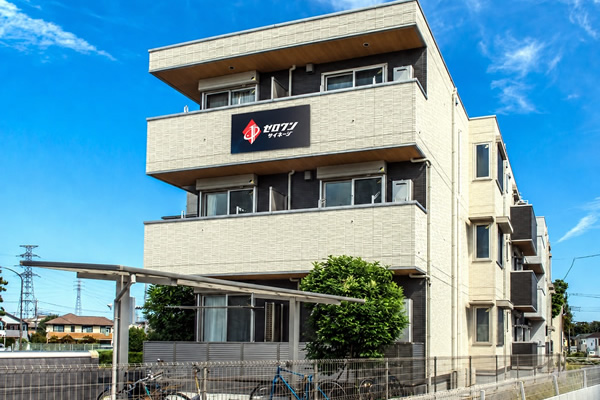 マンションの壁面にデジ壁を設置したイメージ